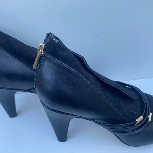 Lady - Picture 2 of 4